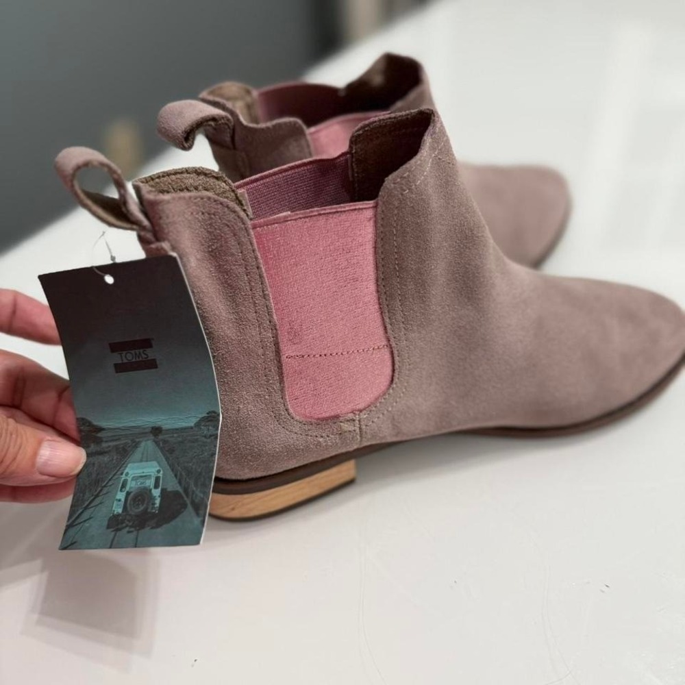 🌸 TOMS Ella Suede Chelsea Boots – Dusty Rose‎ Pink (W7, New With Tags)